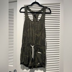 Vuori clementine romper size small - new!